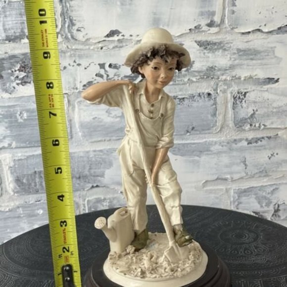 Vittario Tessaro By ADL  Little Boy Digging / Garden Figurine - Picture 11 of 11